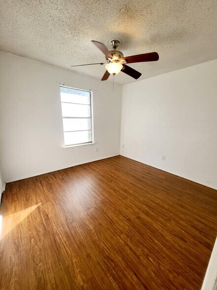 Building Photo - 4016 Eastridge Dr