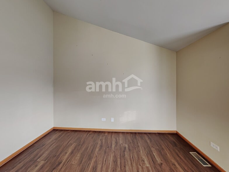 Building Photo - 26251 W Bayberry Ct