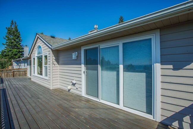 Building Photo - Lovely Mid-Island Home Available August 19th!