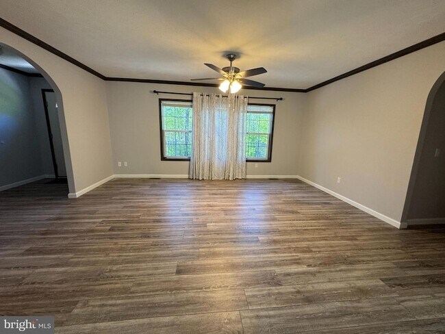 Building Photo - 57 Woodside Dr