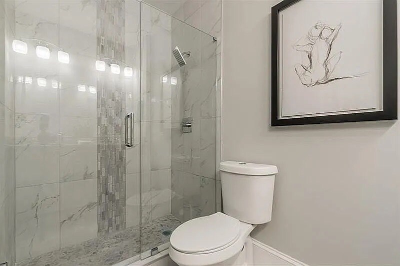 Building Photo - Room in House on Donnelly Ave SW