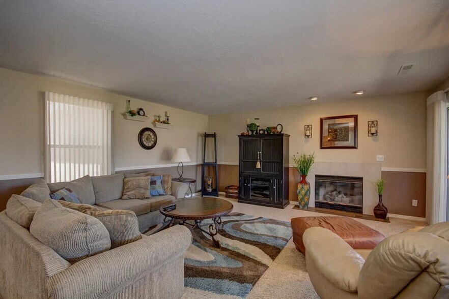 Building Photo - 1845 W Canyon View Dr