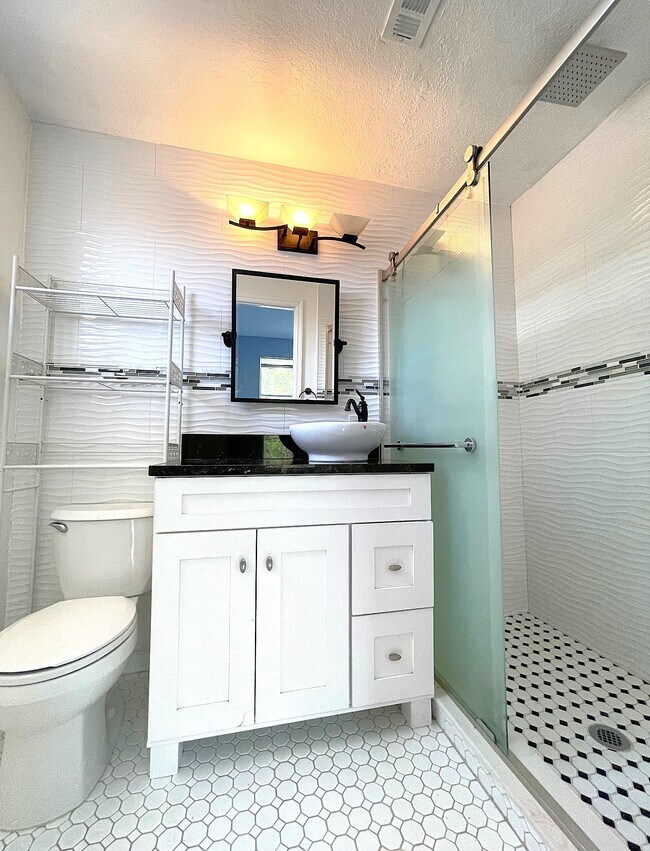 Building Photo - 2348 Cordova Ct