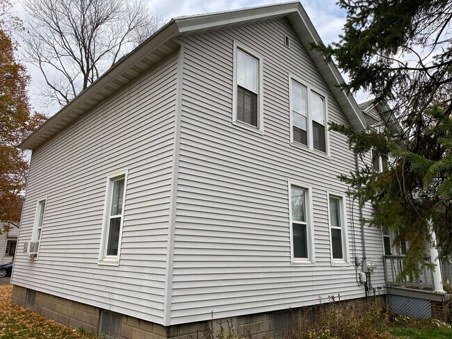 Building Photo - 717 Jackson St