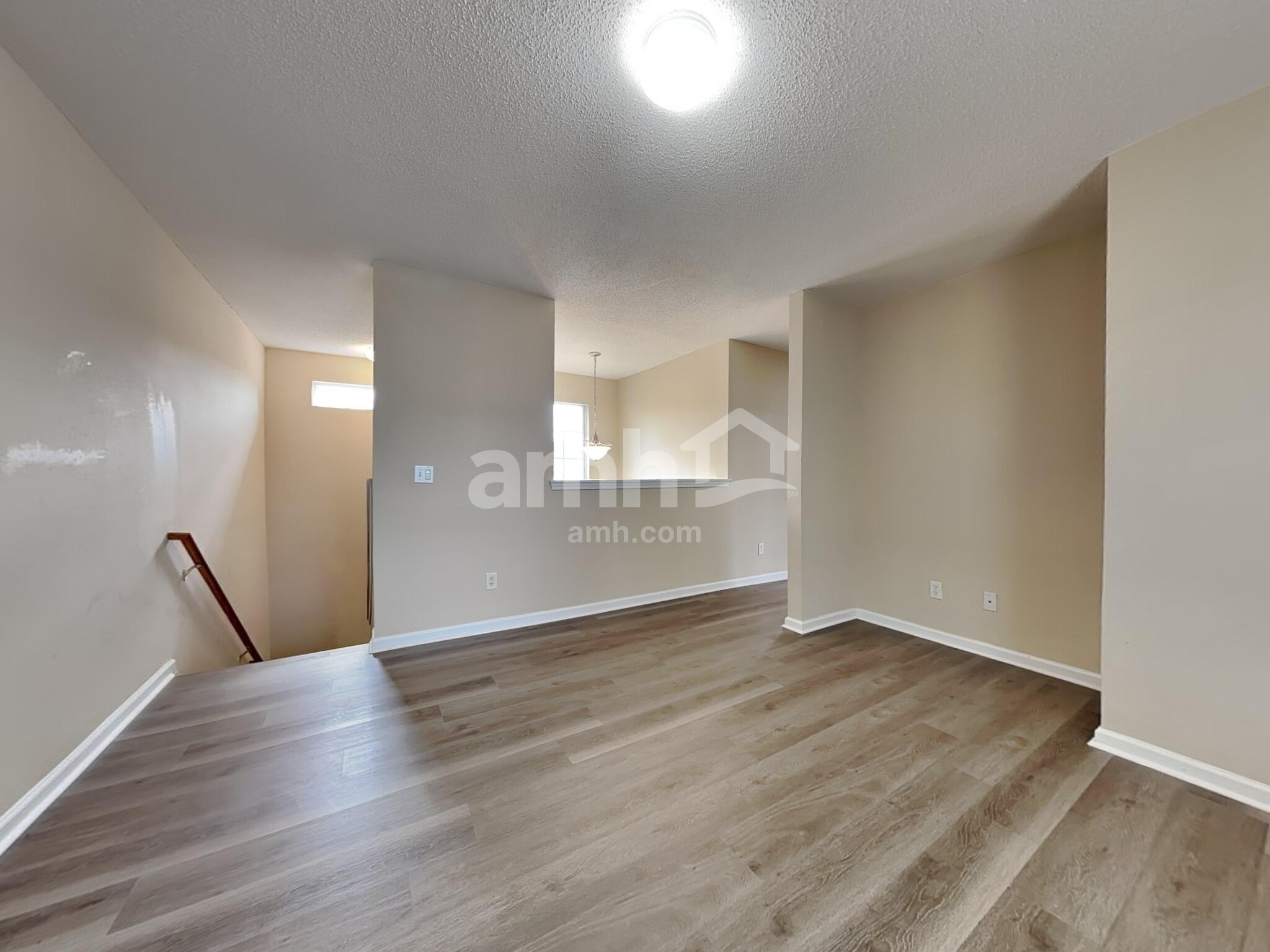 Building Photo - 20 Willow Lakes Dr