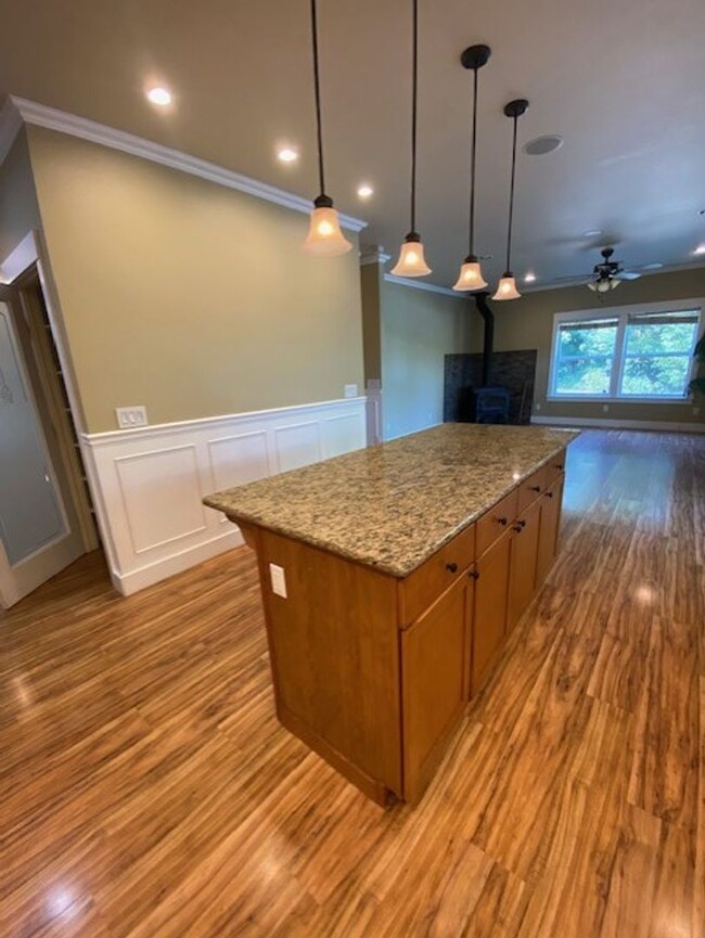 Building Photo - Charming home located in beautiful Orting!