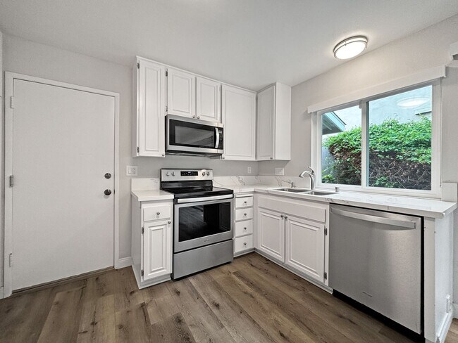 Building Photo - Upgraded 3BD/2BA House in University City ...