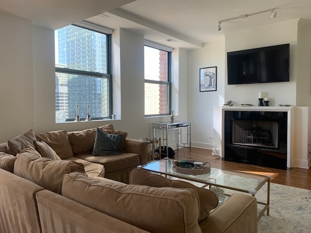 Building Photo - 165 N Canal St