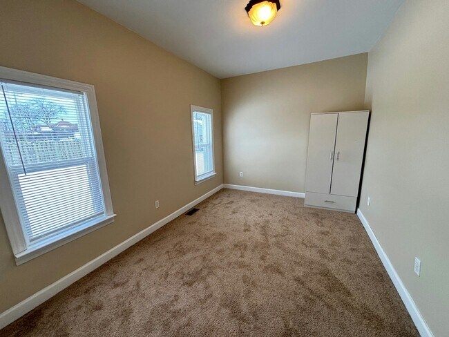 Building Photo - 99 Clinton St