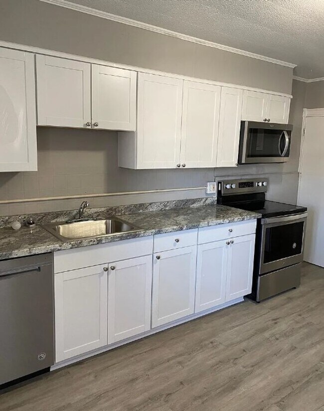 Building Photo - Cozy 4 Bedroom, 1 Bath Home in West York Schools!