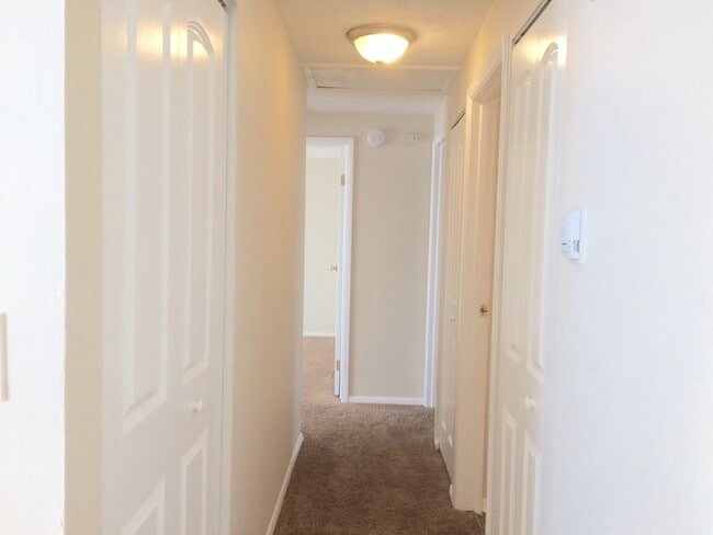 Building Photo - 2063 Raintree Pl