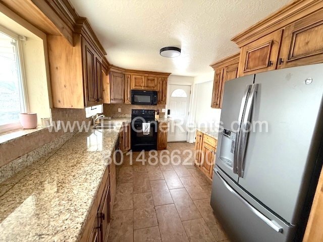 Building Photo - **MOVE IN SPECIAL** $500 off first month's rent!!