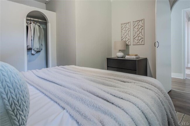 Building Photo - 406 Stone St