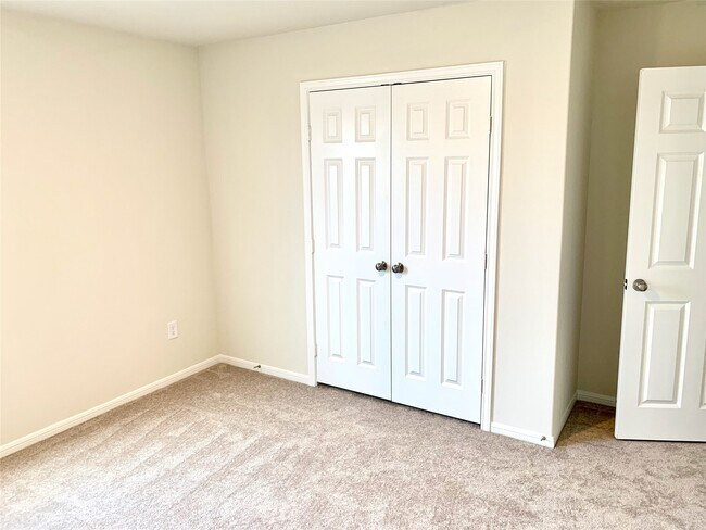 Building Photo - 4622 Falling Sun Dr