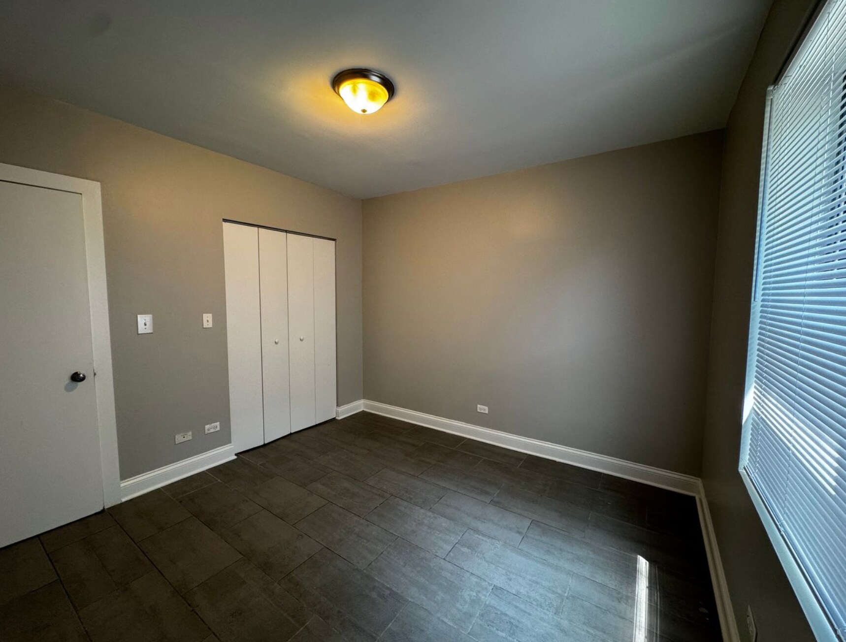 Closet - 5003 N Sawyer Ave