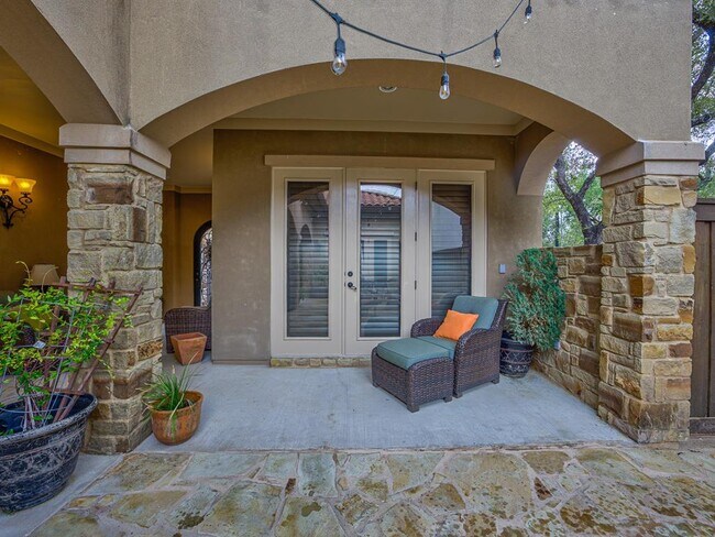 Building Photo - 1310 Minnie Dr