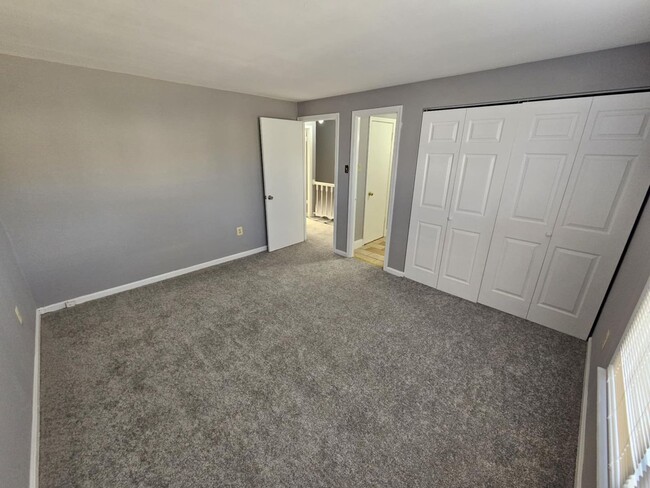 Building Photo - 4 Bedroom Townhouse in Baltimore County