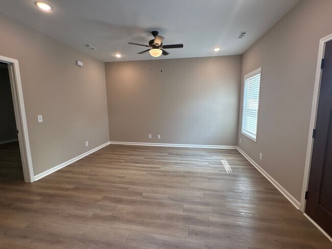 Building Photo - 513 Westend Cir