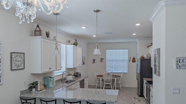 Building Photo - 9904 Hilltop Dr