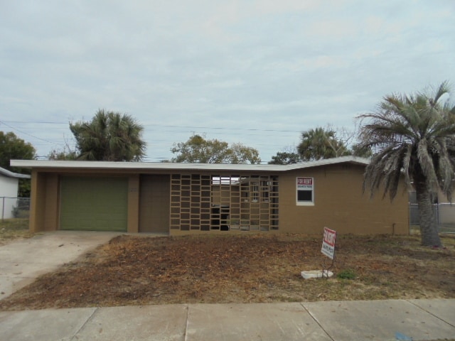 Primary Photo - 1221 Essex Rd