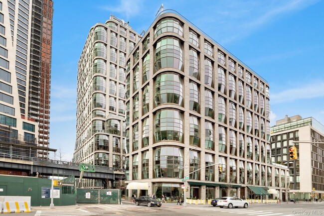 Building Photo - 515 W 18th St
