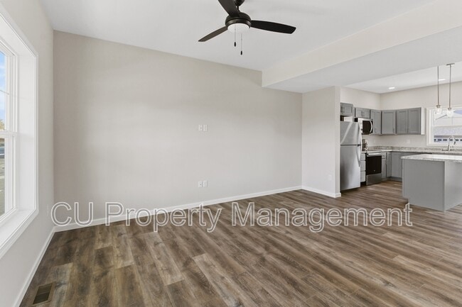 Building Photo - 1316 S Smith Rd