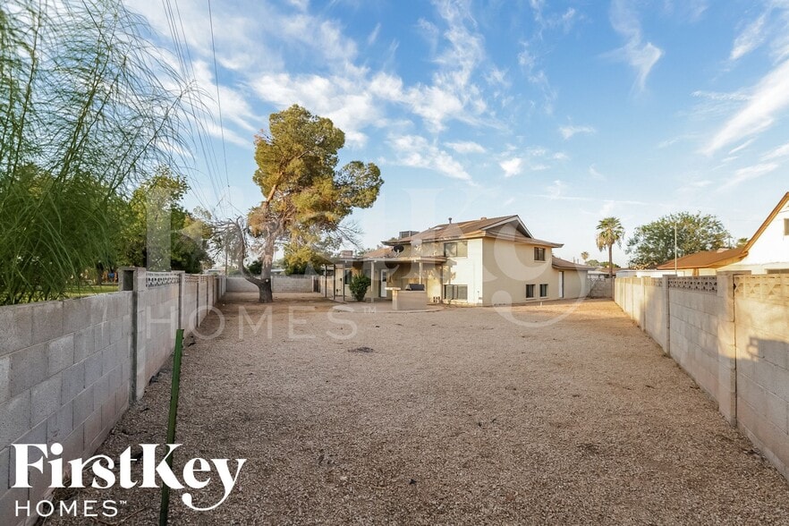 Building Photo - 4501 S Forest Ave