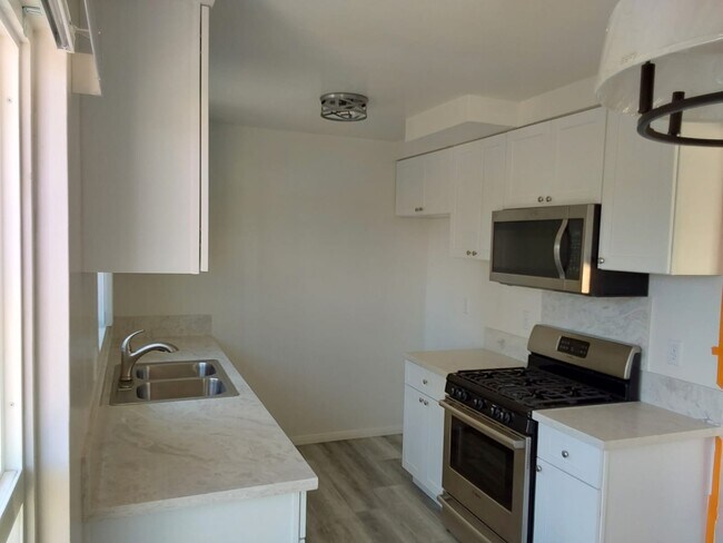 Stove, microwave, dishwasher - 3434 W 170th St