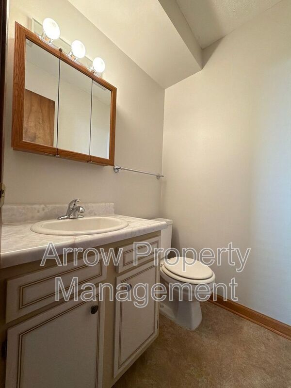 Building Photo - 3831 S 46th St