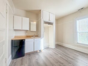 Building Photo - Studio with shared bath