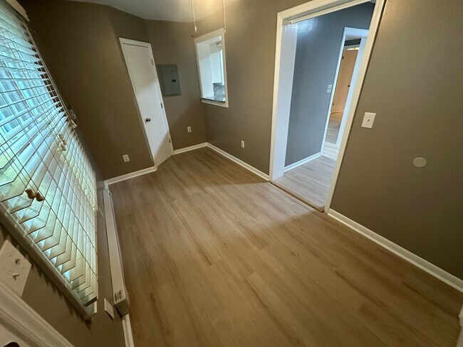 Building Photo - Now available!! – 672 W Front St, Unit C, ...