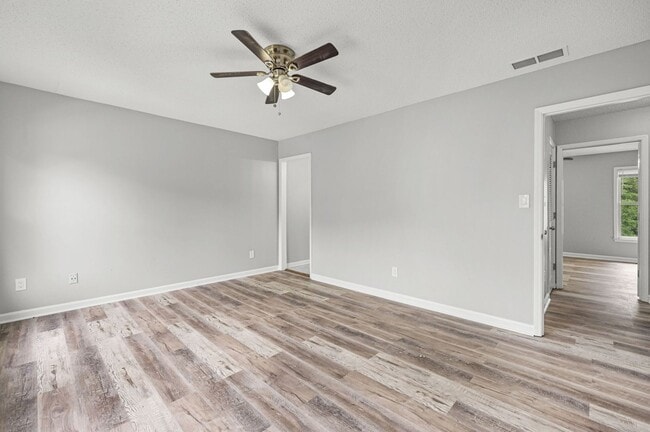 Building Photo - 8066 Woodlake Dr