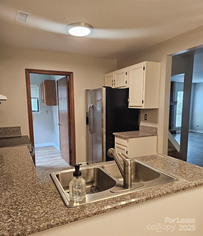 Building Photo - 9301 Chislehurst Rd