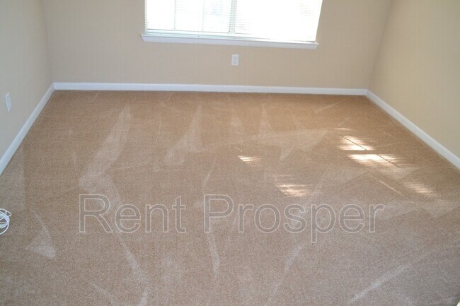 Building Photo - 4401 Thornbriar Ln