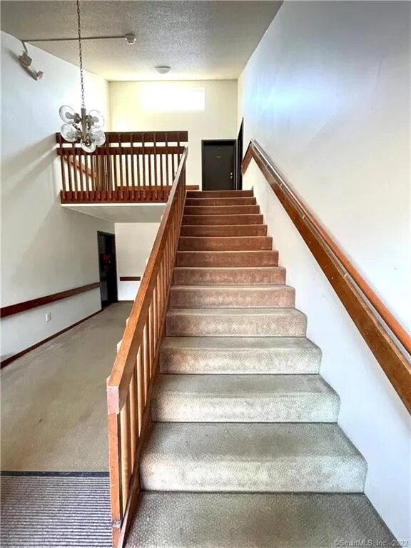 Building Photo - 1611 Twin Circle Dr