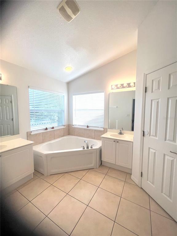 Building Photo - 2890 Club Cortile Cir