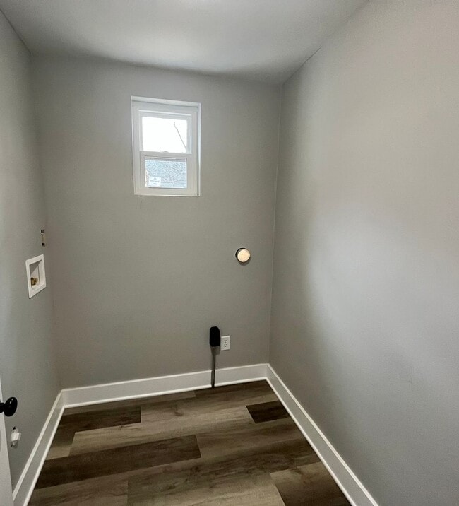 Building Photo - 4 Bedroom 2 bath house in Alton