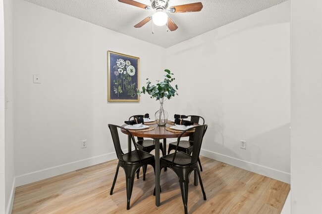 Building Photo - Huge 2 Bedroom condo right off Light Rail!