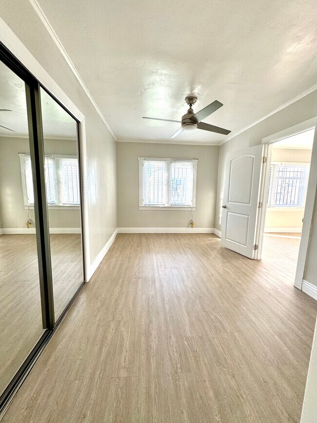 Building Photo - 4216 Woodlawn Ave