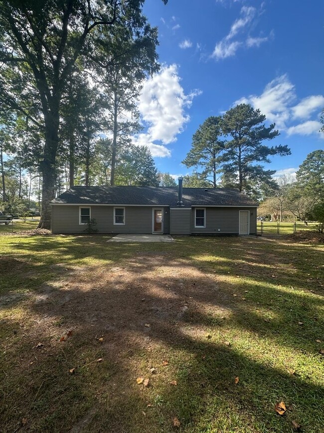 Building Photo - 3 Bed / 2 Bath Home – $1,675/mo | 1,188 Sq...