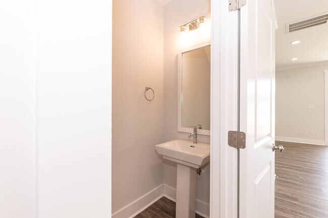 Building Photo - Brand New Corner Townhome in Rolesville!