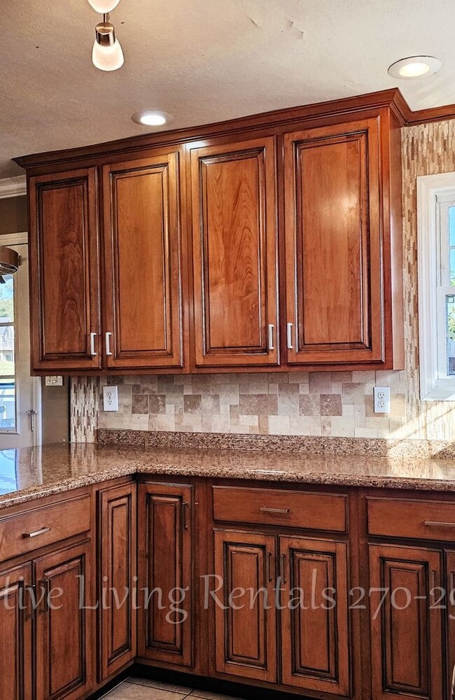 Building Photo - Cozy home with a stunning view!