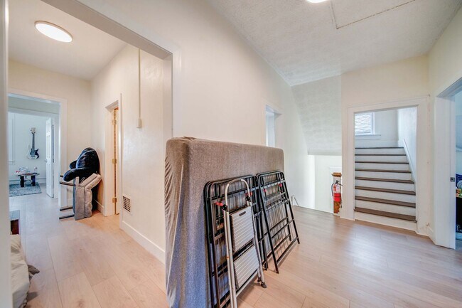 Building Photo - Massive Newly Renovated 11-Bedroom House o...