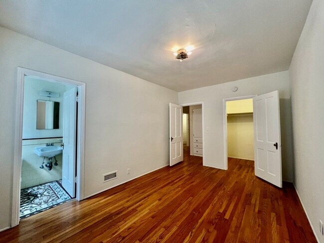 Building Photo - 8474 Fountain Ave
