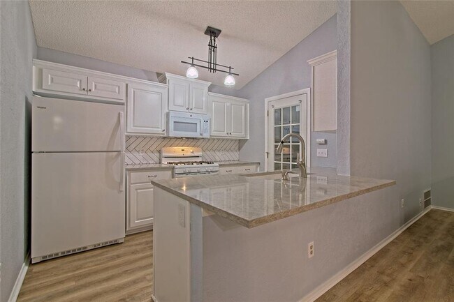 Building Photo - 1007 Markham Ln