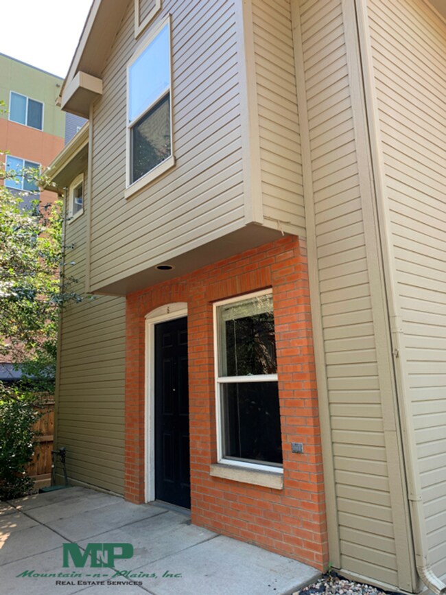 Building Photo - 209 W Mulberry St