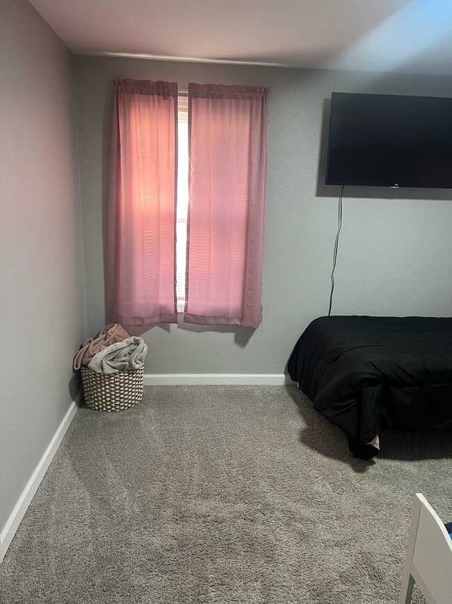 Building Photo - 1156 McKinley Ave