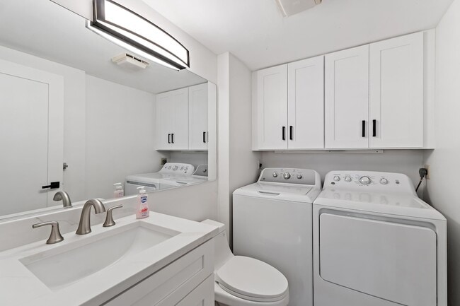 Building Photo - 3052 30th Ct