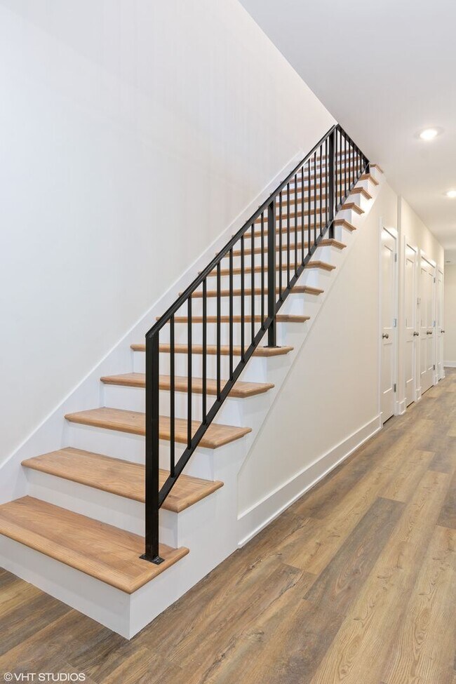 Building Photo - Condo Quality 3,400 SF Duplex Down in Roscoe Village, Pet Friendly Available August 1st