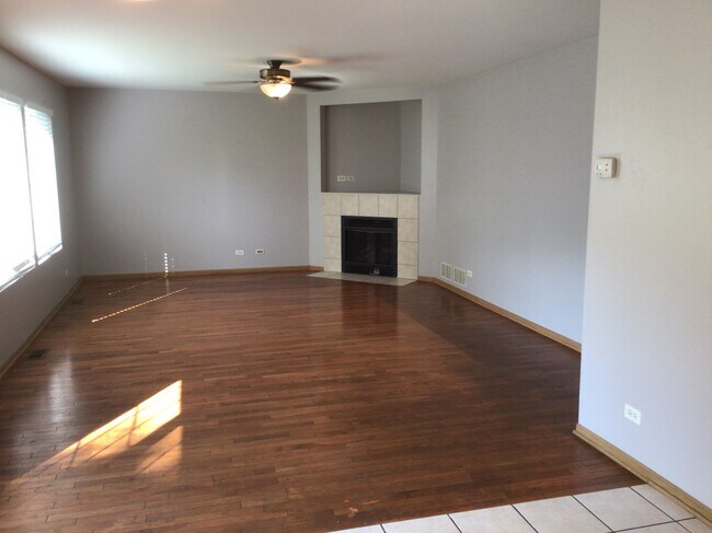 Building Photo - 2917 W Country Club Ave